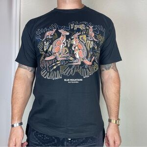 Gooses Australia Kangaroo Aboriginal Art Tee Blue Mountains Katoomba Size L